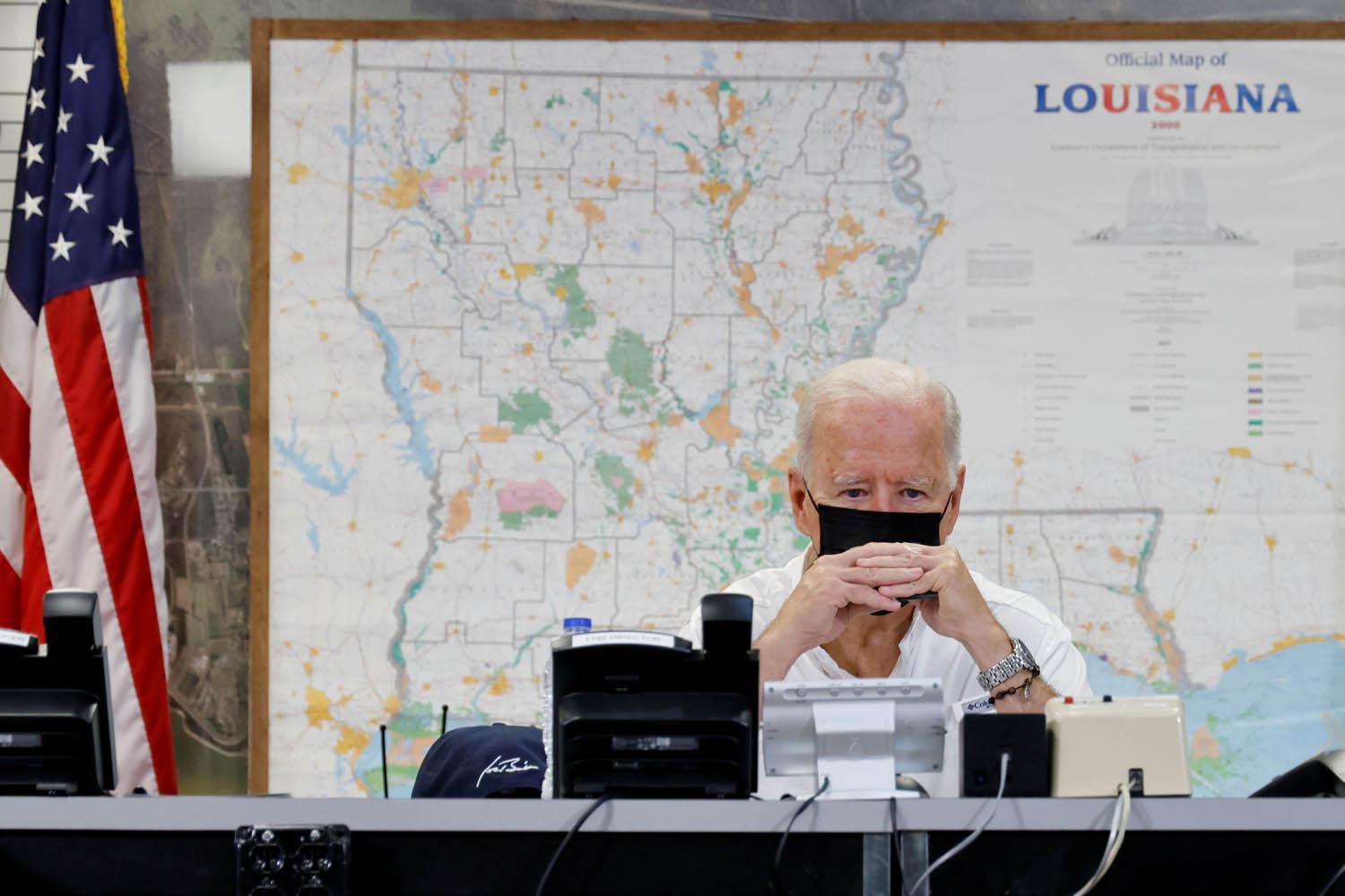 الرئيس الأميركي جو بايدن يتفقد آثار الاعصار في ولاية لويزيانا