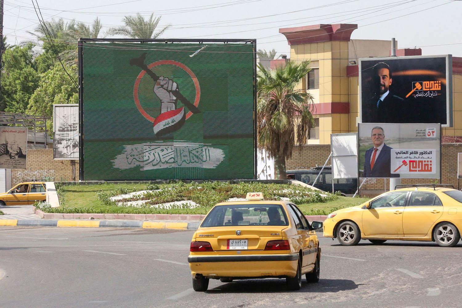 ملصقات لمرشحين في الانتخابات العراقية