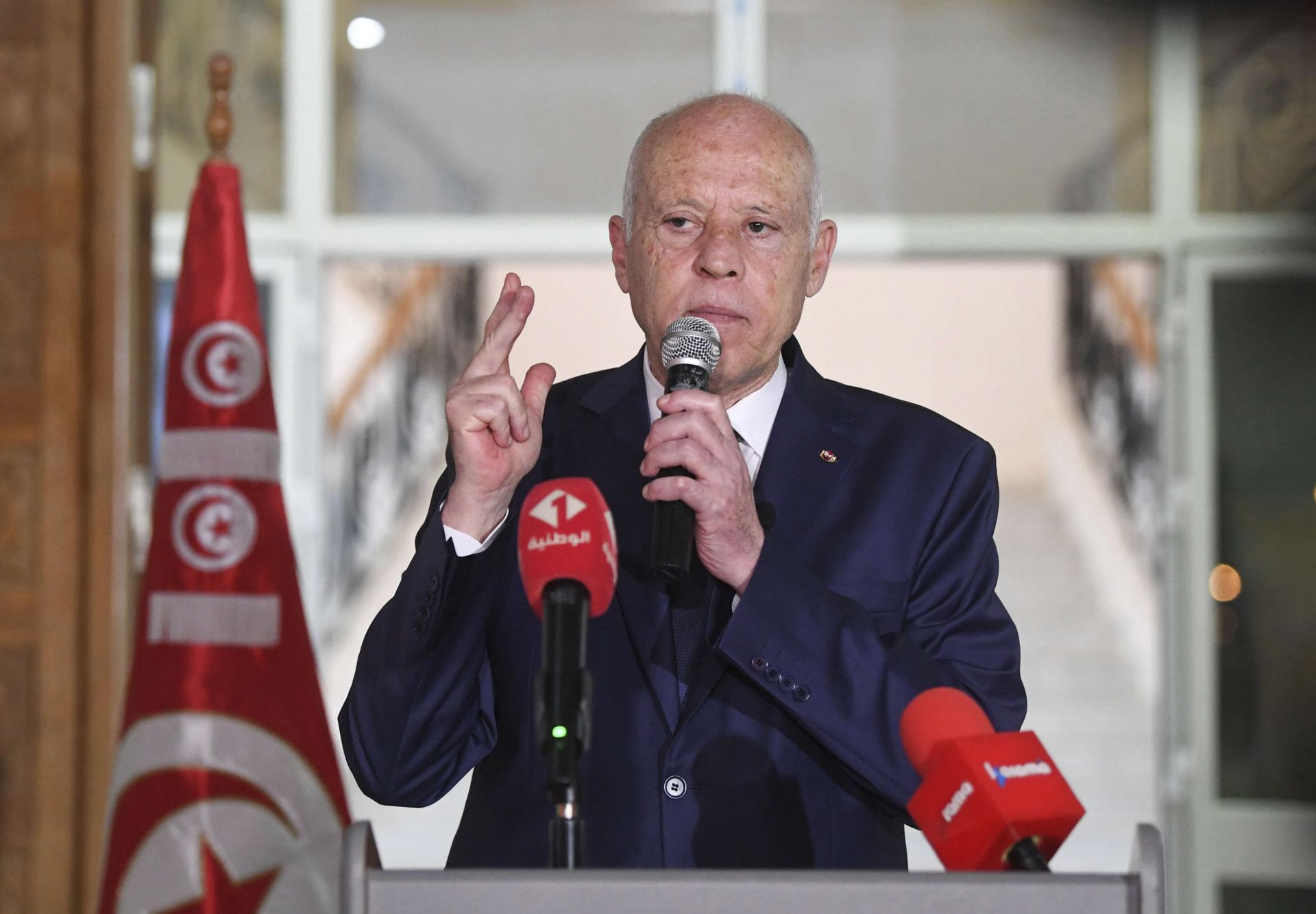 قرارات الرئيس التونسي تحظى بتأييد شعبي واسع