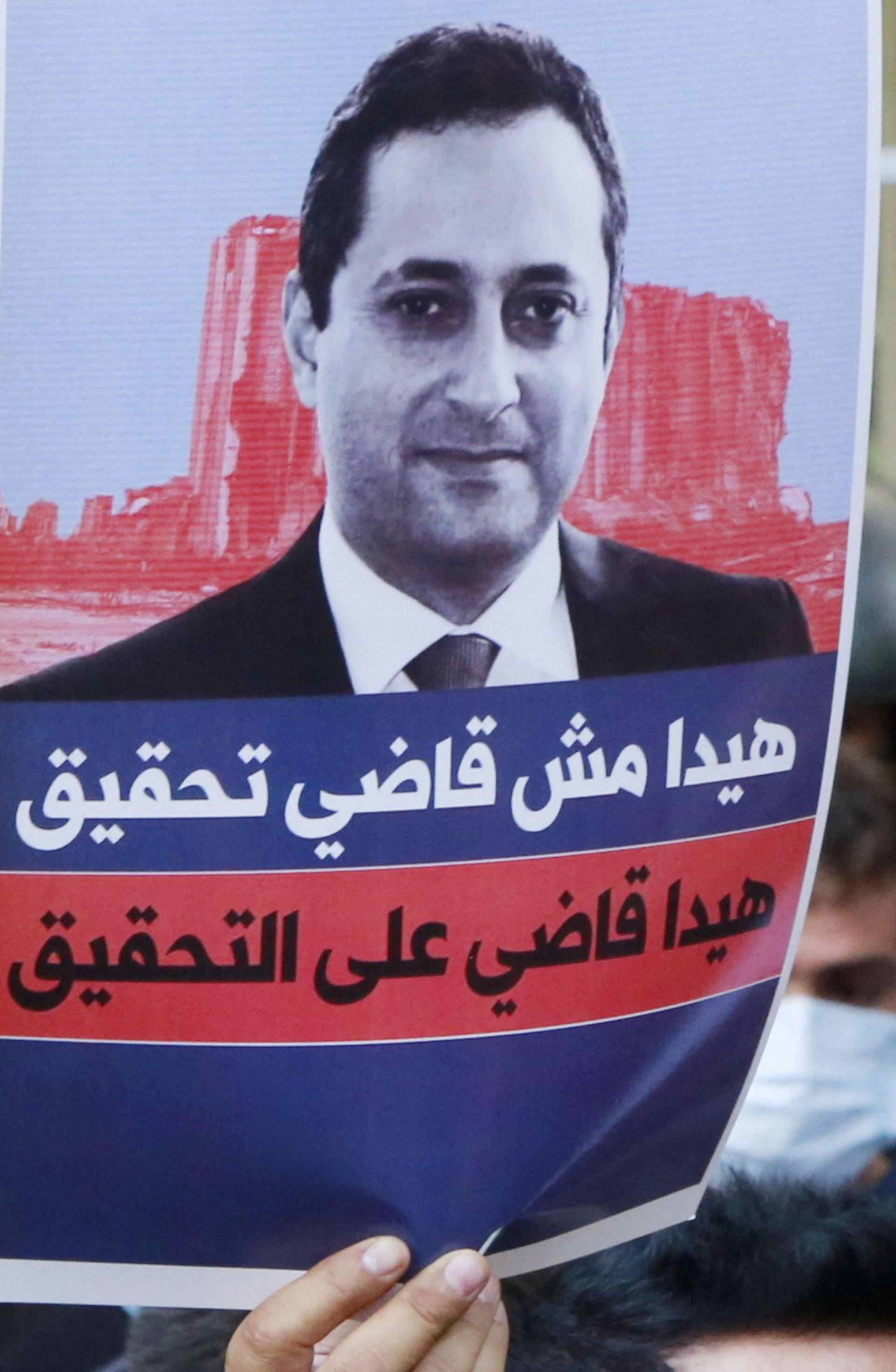طارق بيطار القاضي الذي اقضّ مضاج الطبقة السياسية في لبنان