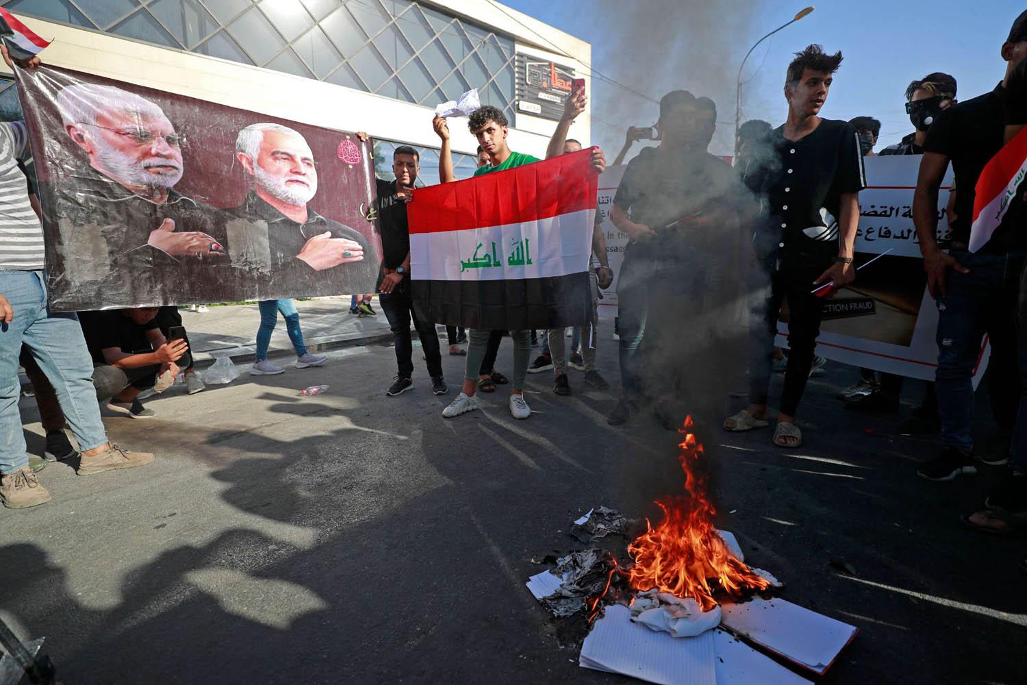 محتجون من الحشد الشعبي ضد نتائج الانتخابات في العراق