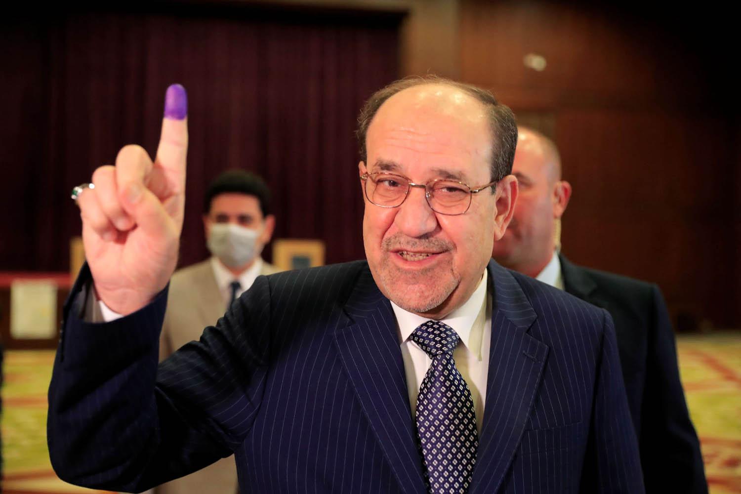 رئيس الوزراء العراقي الأسبق نوري المالكي يصوت في الانتخابات