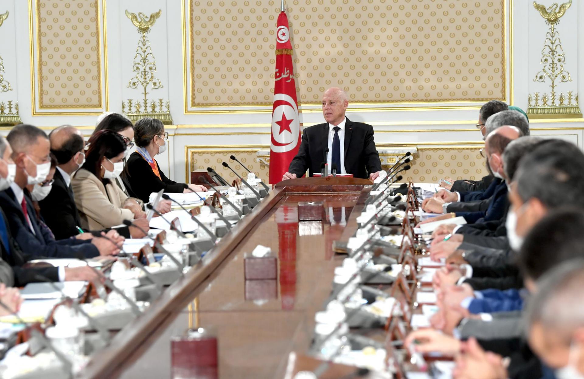 الرئيس التونسي قيس سعيد في اجتماع مجلس الوزراء