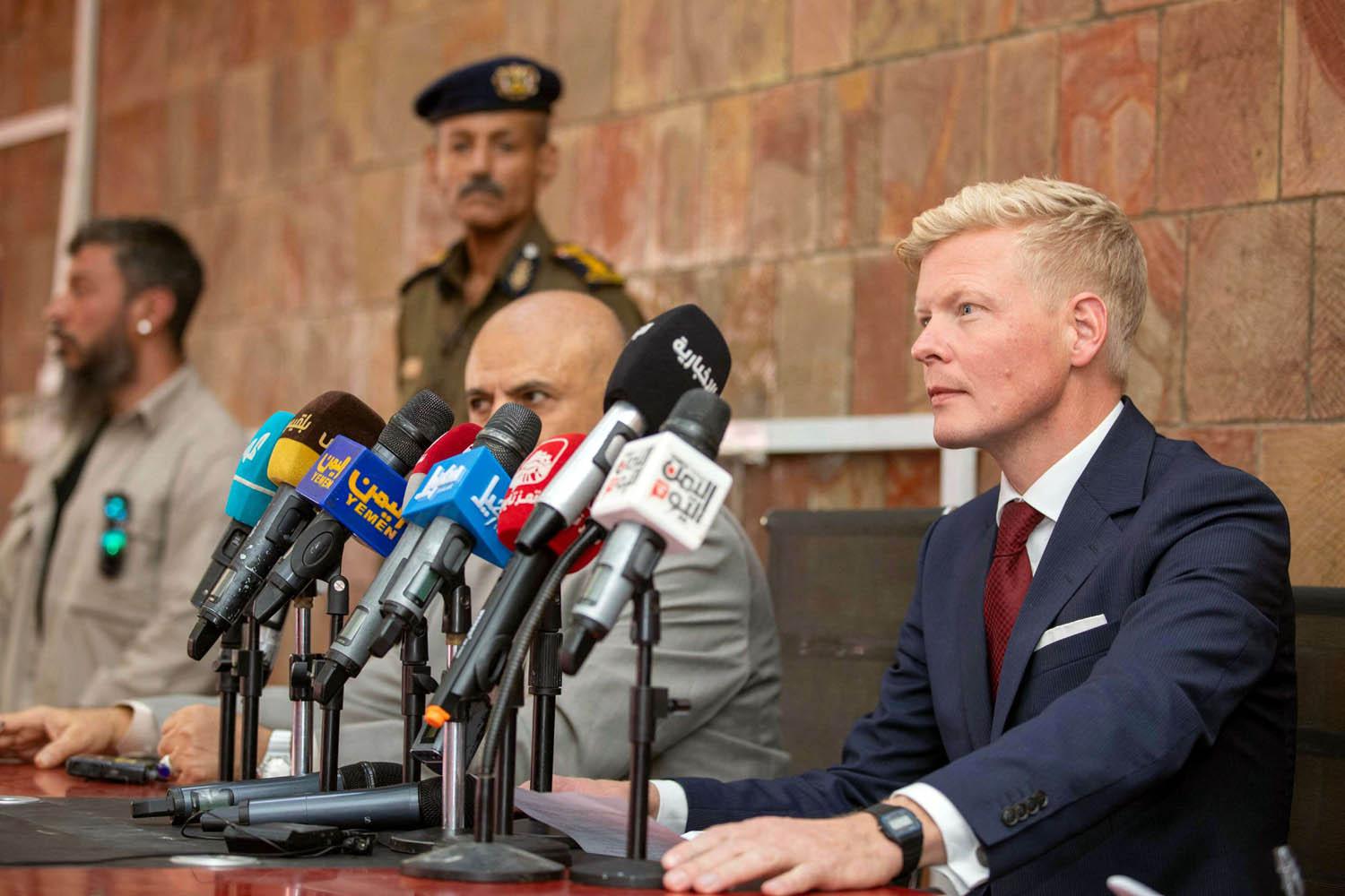 المبعوث الدولي هانس غرندبيرغ في مؤتمر صحفي في تعز