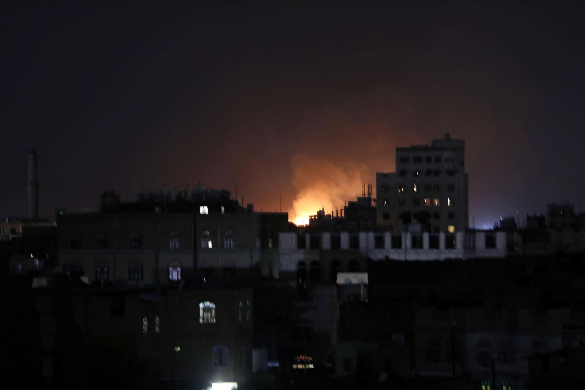 الضربات استهدفت موقعين عسكريين