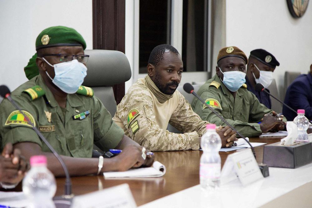 قادة المجلس العسكري في مالي يدخلون في معركة لي أذرع مع منظمة ايكواس