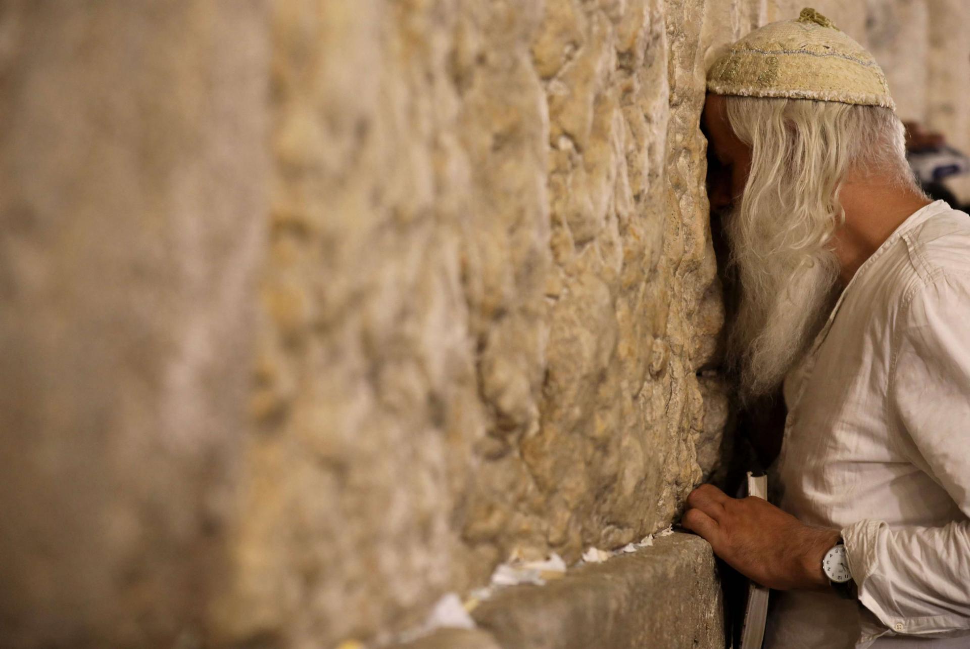 ادعاءات دينية متخيلة وتاريخ ملفق