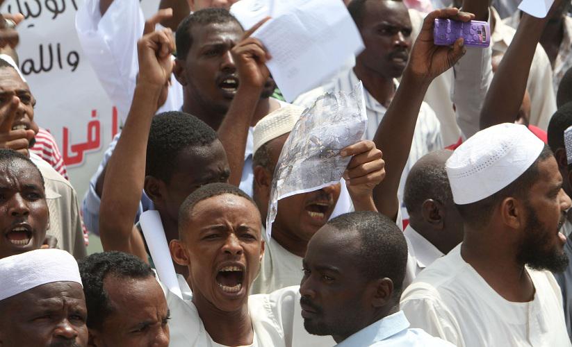 استبعاد الشركاء المدنيين من الحكم يعجل بعودة الإسلاميين لمؤسسات الدولة السودانية
