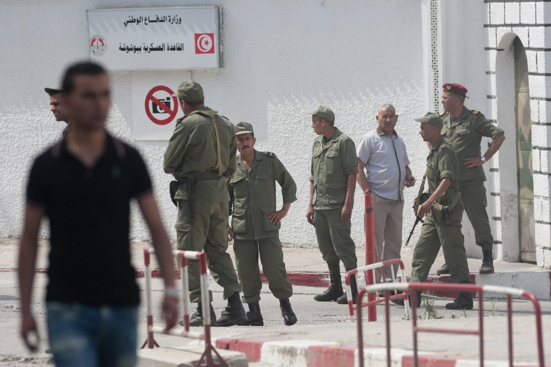 القاعدة العسكرية ببوشوشة من أكبر الحاميات المتمركزة بغرب العاصمة التونسية
