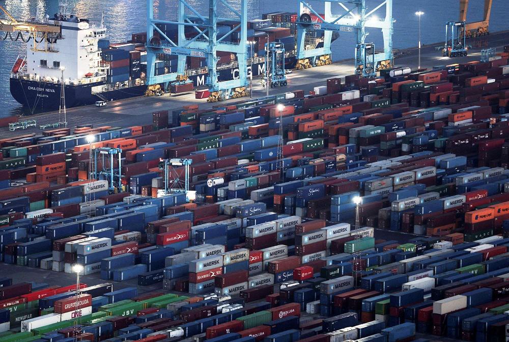 شلل تام يصيب المعاملات التجارية بين الجزائر واسبانيا