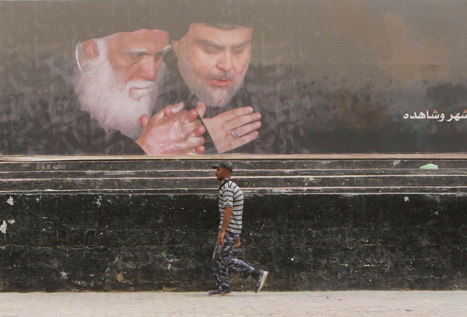 جدارية للصدر وأبيه في مدينة الصدر ببغداد