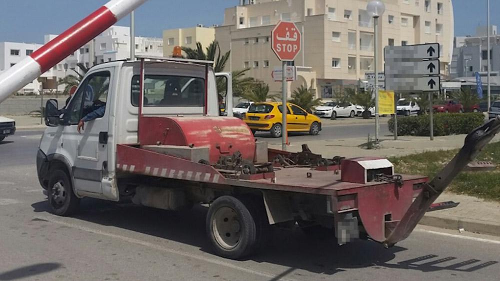 رافعة سيارات بالعاصمة التونسية