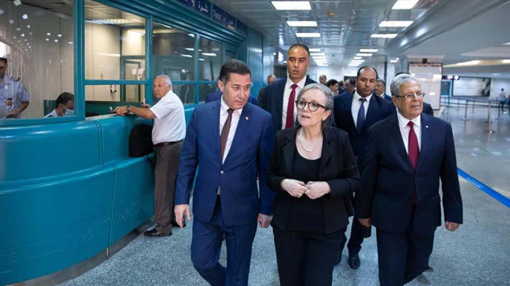 رئيسة الحكومة التونسية نجلاء بودن بمطار تونس قرطاج الدولي