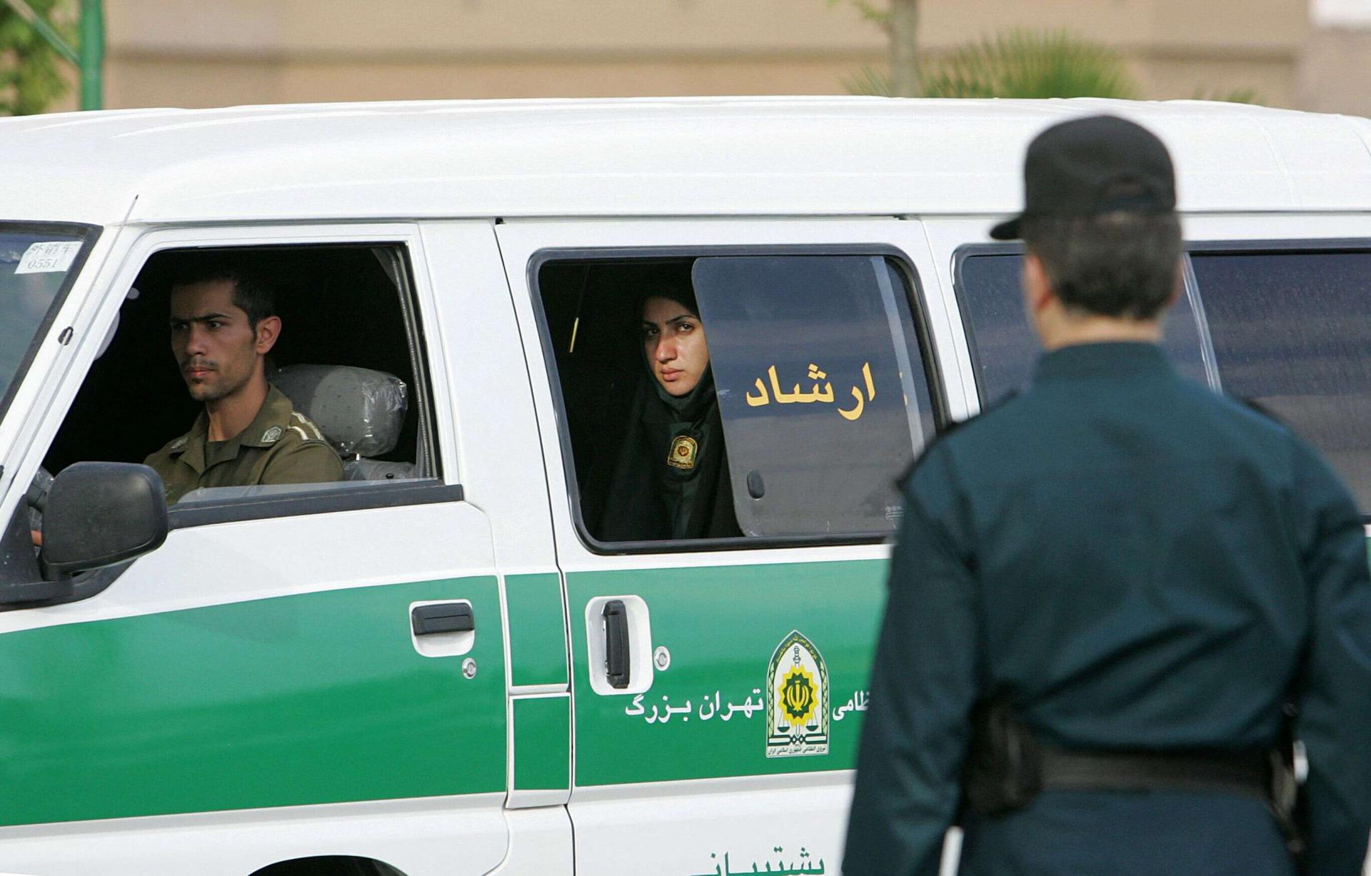 شرطة الأخلاق الايرانية تنشر الرعب بين الايرانيات