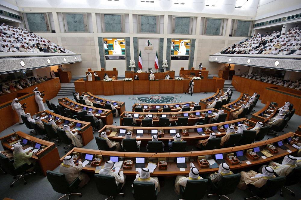 القيادة في الكويت تعمل على تخفيف التوتر بين الحكومة والبرلمان