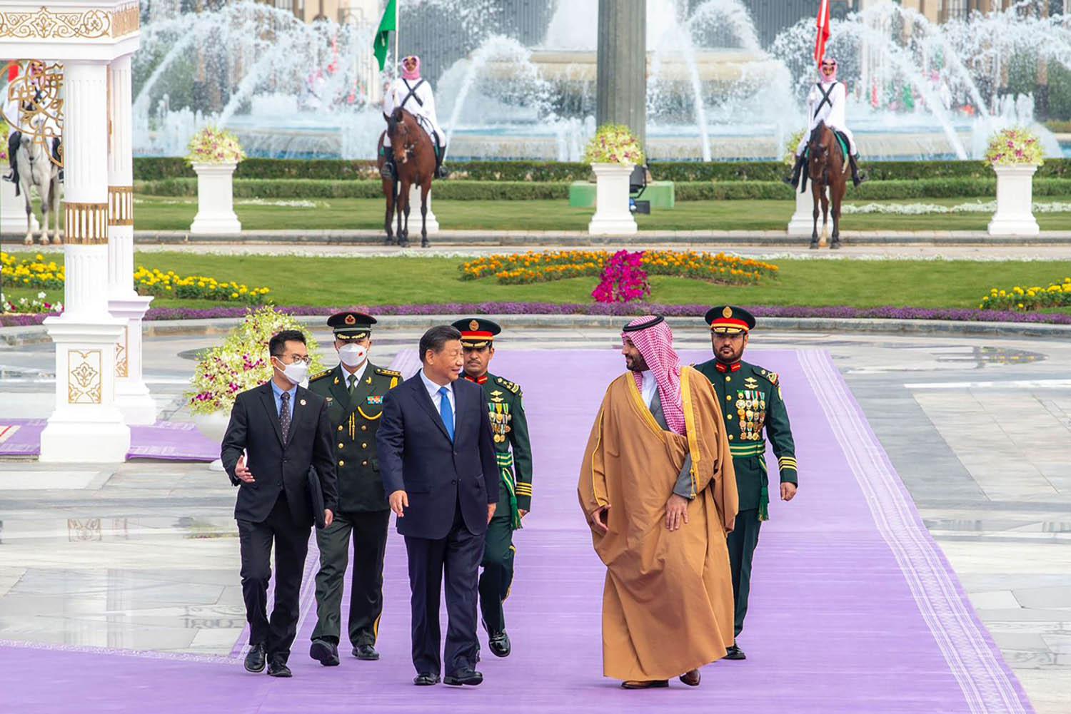 الرئيس الصيني شي جينبينغ في ضيافة ولي العهد السعودي الأمير محمد بن سلمان