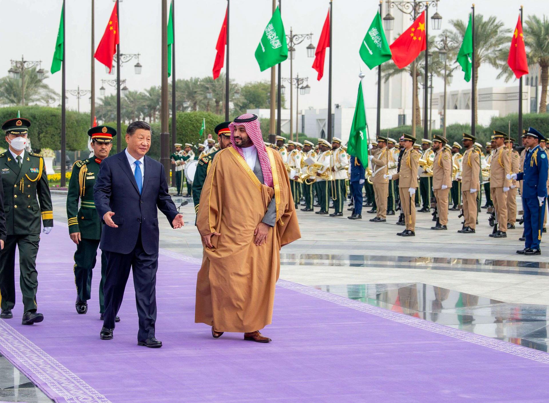 السعودية تحتفي بالرئيس الصيني على خلاف مع فعلته حين استقبلت الرئيس الأميركي قبل اشهر 