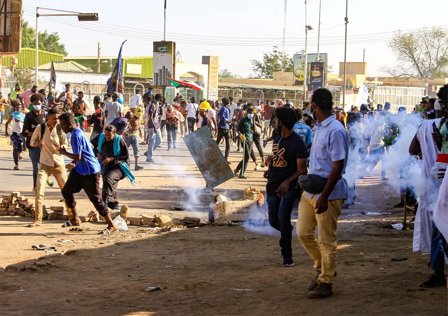 Sudanse security forces fire tear gas on protesters during a protest calling for civilian rule on Nov. 30