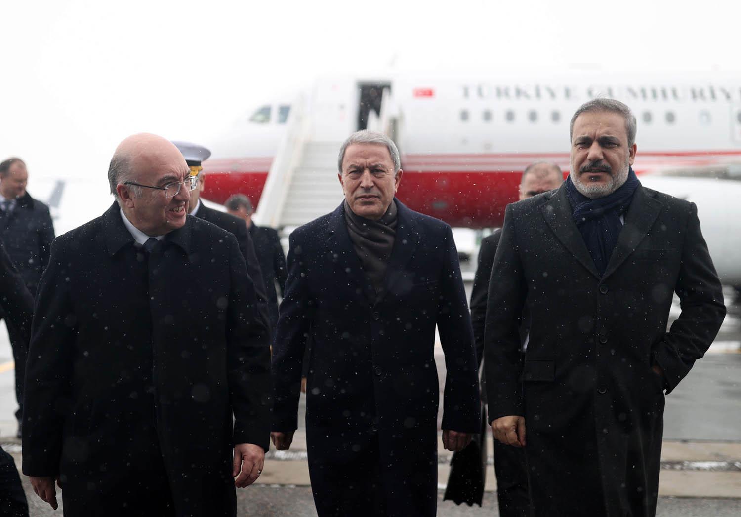 وزير الدفاع التركي خلوصي ورئيس المخابرات فيدان في موسكو لقاء السوريين