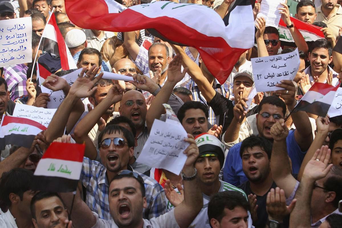 متقاعدون عراقيون يحتجون على تخصيصات لهم في الميزانية