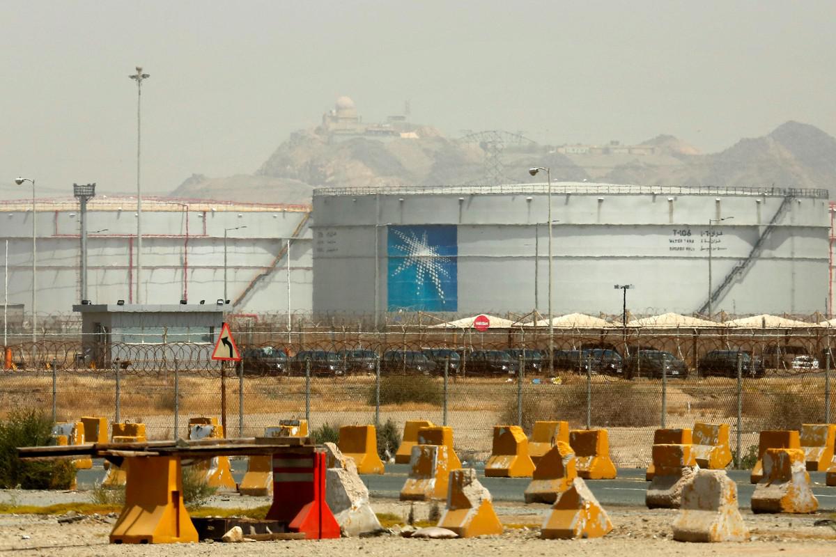 السعودية تبذل مزيدا من الجهود لتنويع اقتصادها بعيدا عن تاثير النفط