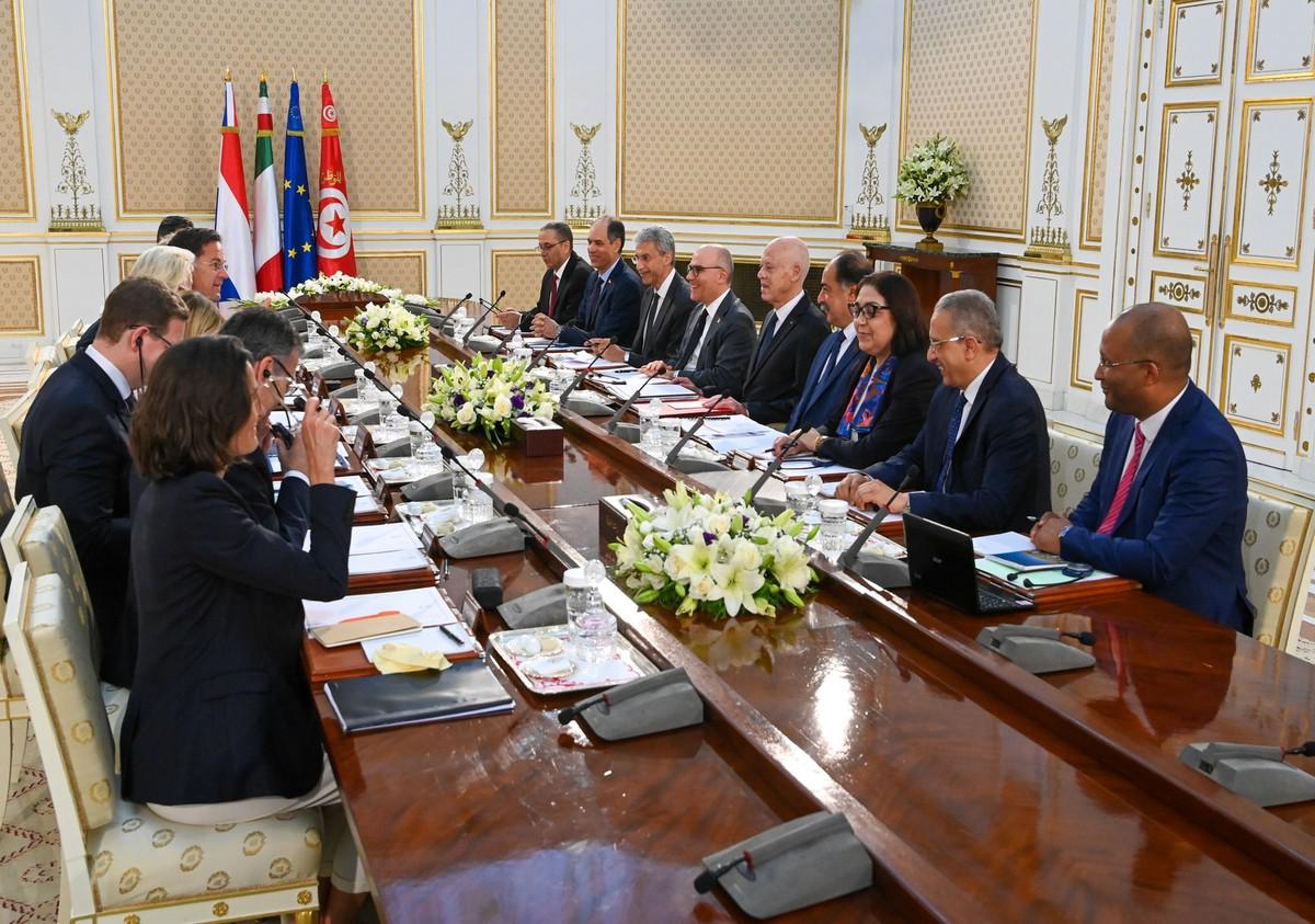 سعيد يصمد في مواجهة الضغوط الأوروبية