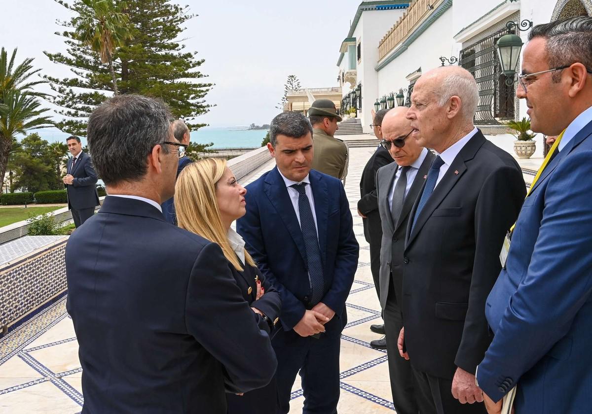 قيس سعيد يعتبر السلم الاهلي خط احمر