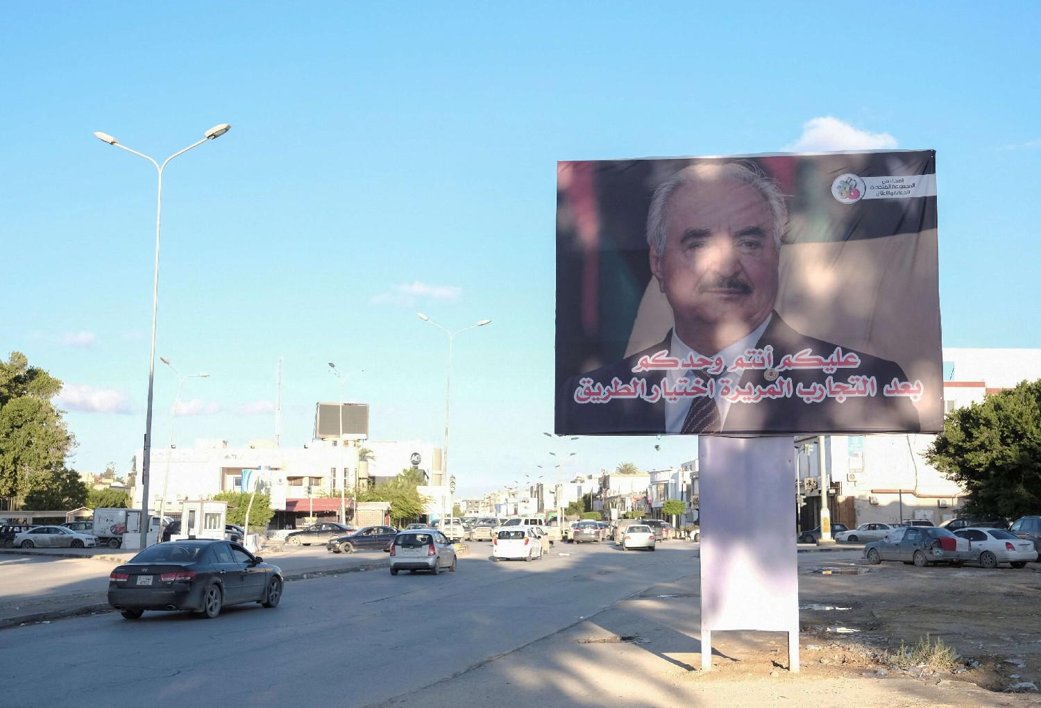 عين حفتر على رئاسة ليبيا