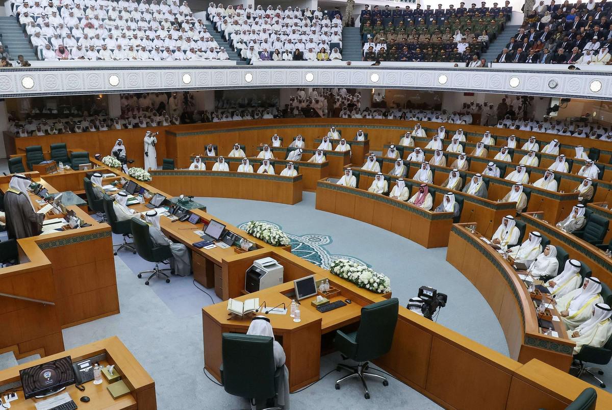 العلاقة بين مجلس الامة والحكومات المتعاقبة دائما متوترة