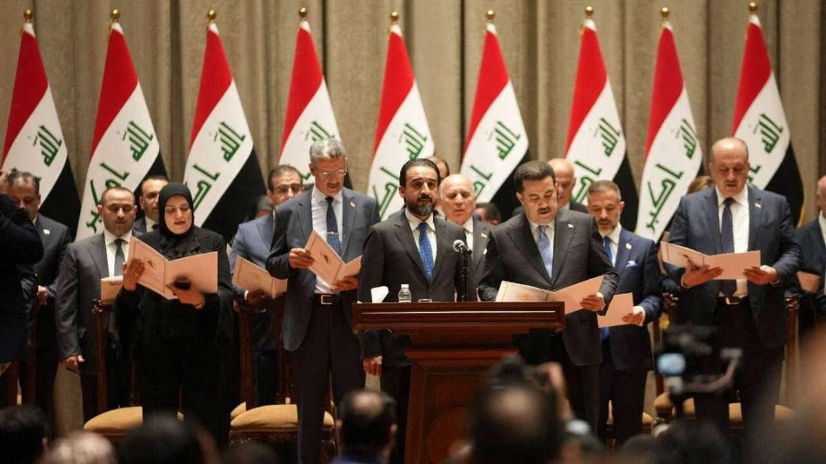 الحكومة العراقية تؤدي اليمين أمام البرلمان