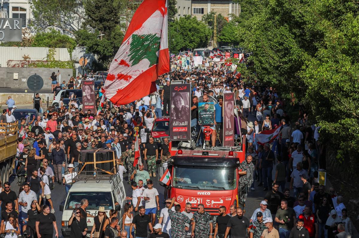 اللبنانيون يحيون الذكرى الثالثة لانفجار المرفأ معلنين تمسكهم بمواصلة النضال حتى الوصول إلى الحقيقة