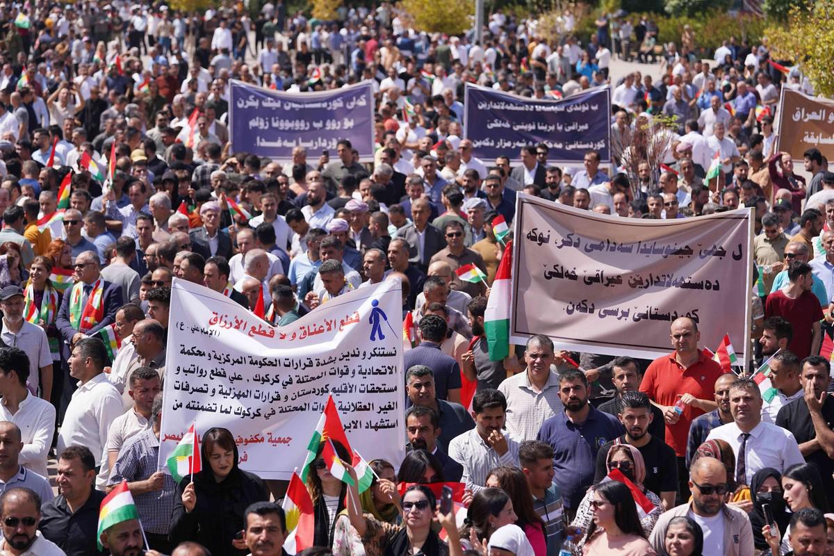 موظفو الإقليم انتظروا طويلا الإفراج عن رواتبهم