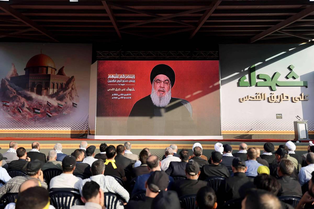 جمهور حزب الله في الضاحية الجنوبية لبيروت يستمع إلى كلمة حسن نصرالله