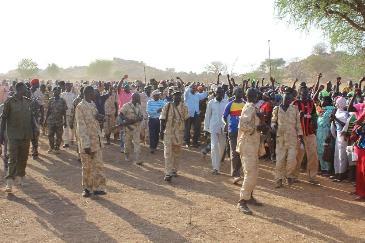 قبول الحركة الشعبية لتحرير السودان والتي لها ثقل عسكري وسياسي، في الحوار يفاقم عزلة قائد الجيش السوداني