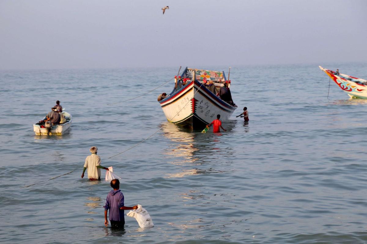 الصيادون يدفعون ثمن أعمال الحوثيين العدائية 