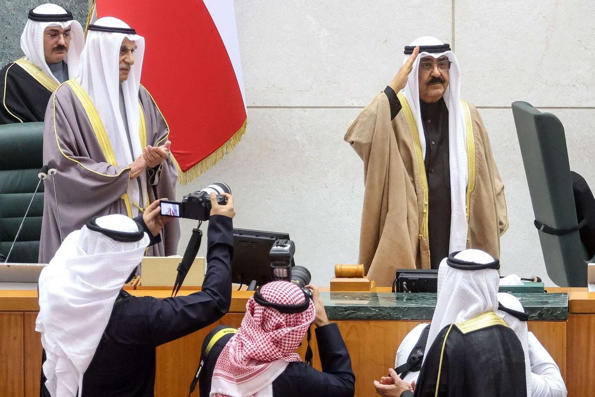 الأمير مشعل يركز على انهاء الأزمة السياسية التي طال أمدها في الكويت
