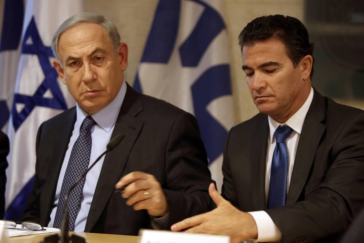 رئيس الوزراء الإسرائيلي بنيامين نتنياهو ورئيس الموساد السابق يوسي كوهين