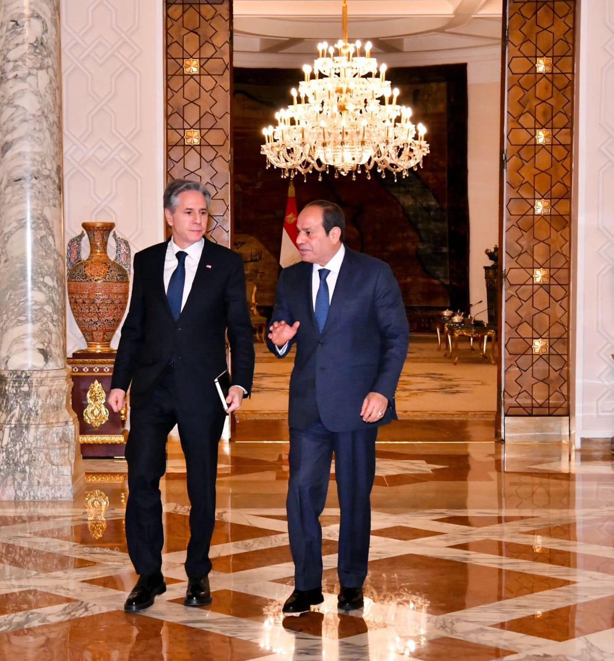 السيسي يطلع بلينكن على تطورات الوساطة في ملف الرهائن الإسرائيليين لدى حماس