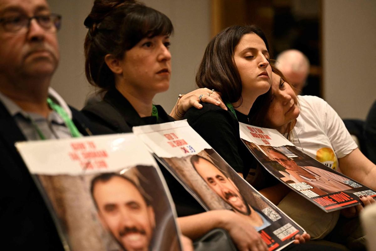 الحكومة الإسرائيلية تواجه اتهامات بتجاهل مصير أسراها 