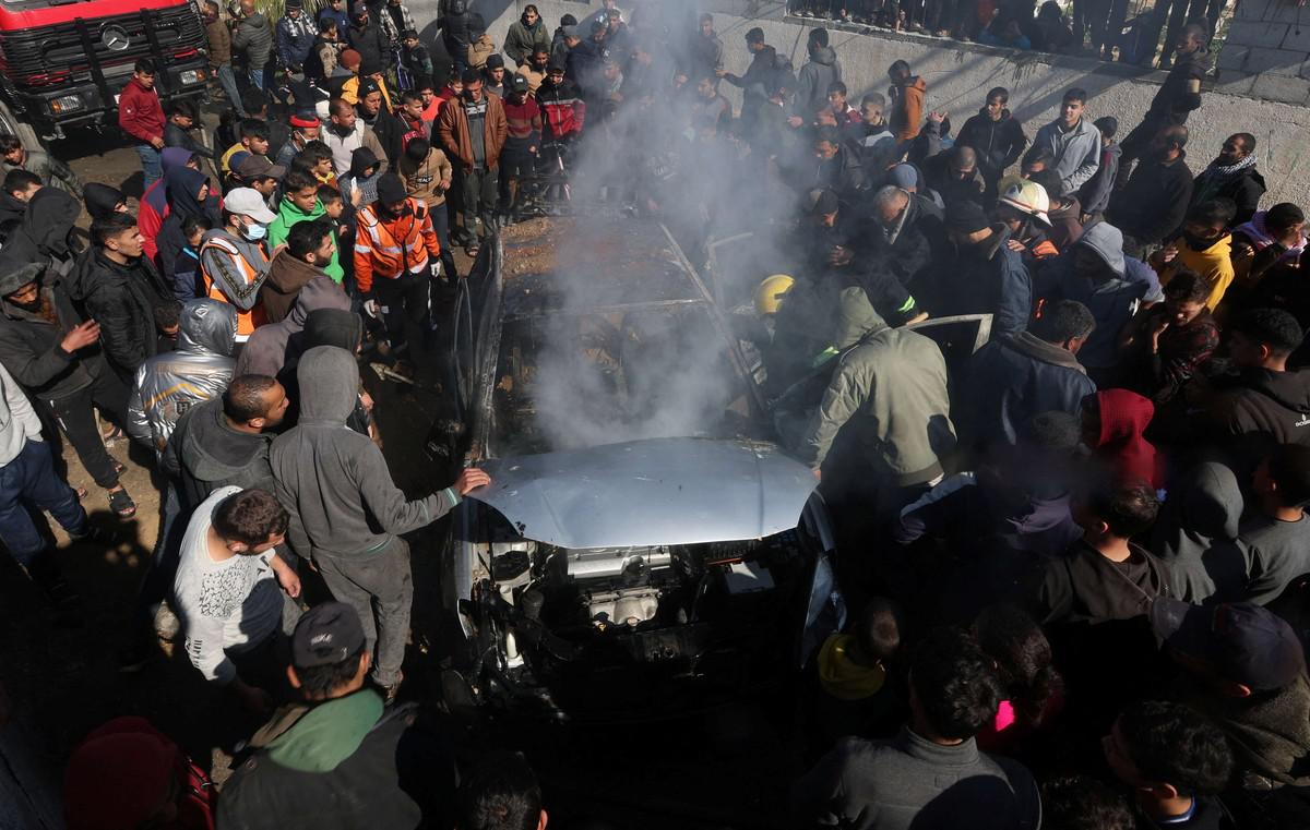 إسرائيل تواصل قصف غزة  للضغط على حماس