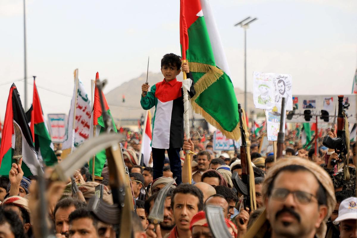 الحوثيون يحشدون المقاتلين باستغلال التعاطف الشعبي مع فلسطين 