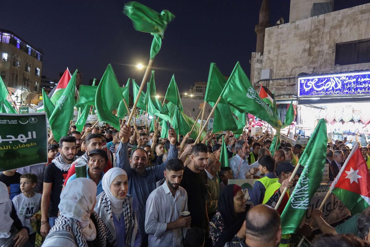 الإسلاميون يهيمنون على احتجاجات يوم الجمعة المنتظمة