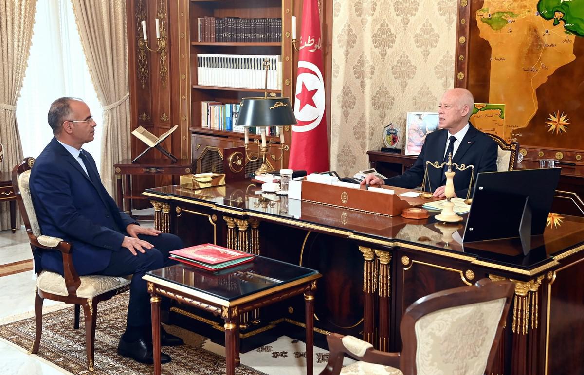 الرئيس التونسي يؤكد على ضرورة التناغم والانسجام في العمل الحكومي