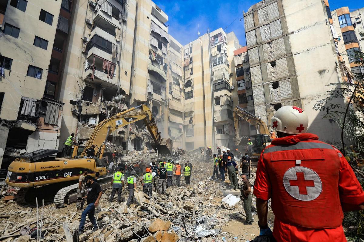 غارات إسرائيلية مكثّفة تستهدف مواقع لحزب الله