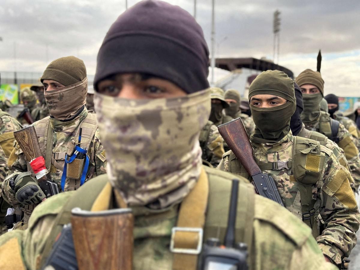 القيادة الجديدة تعرض الجنسية السورية على بعض المقاتلين الأجانب