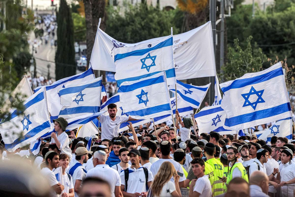 مسيرة الأعلام تستفز الفلسطينيين 