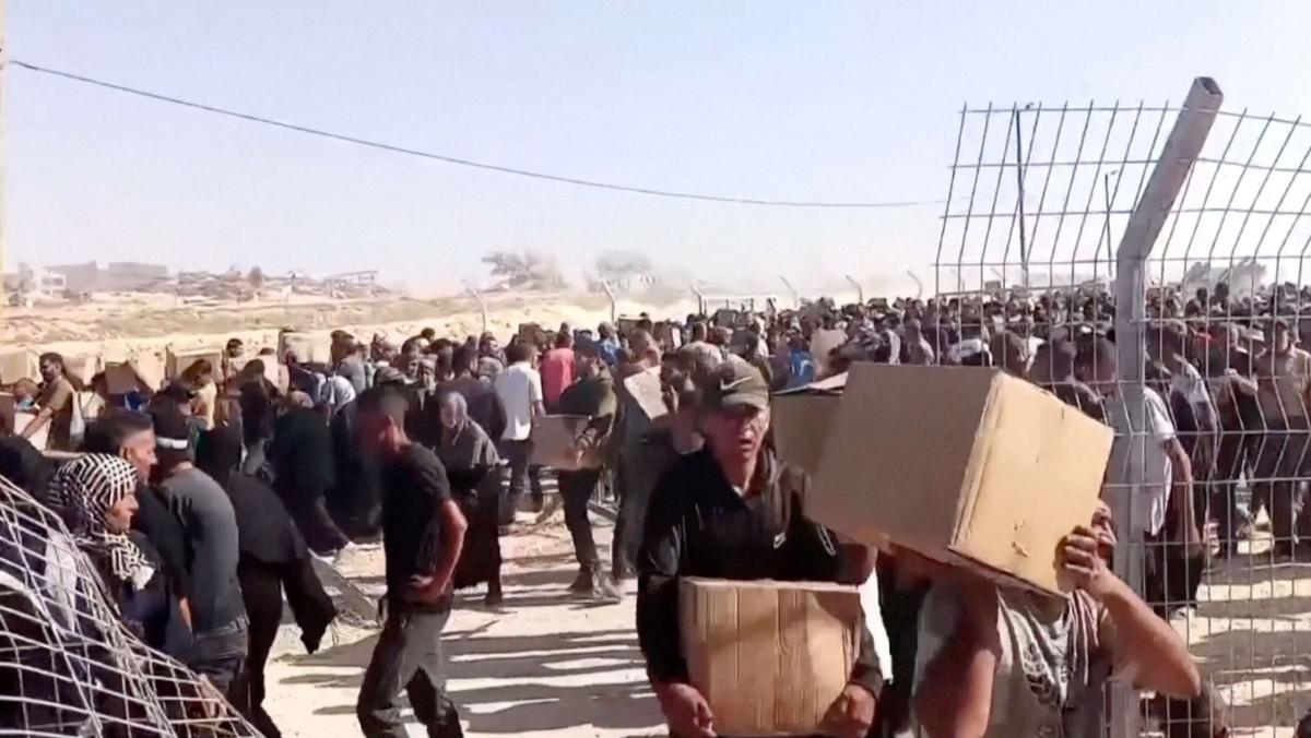 مشهد يعكس تفاقم الأزمة الإنسانية في غزة