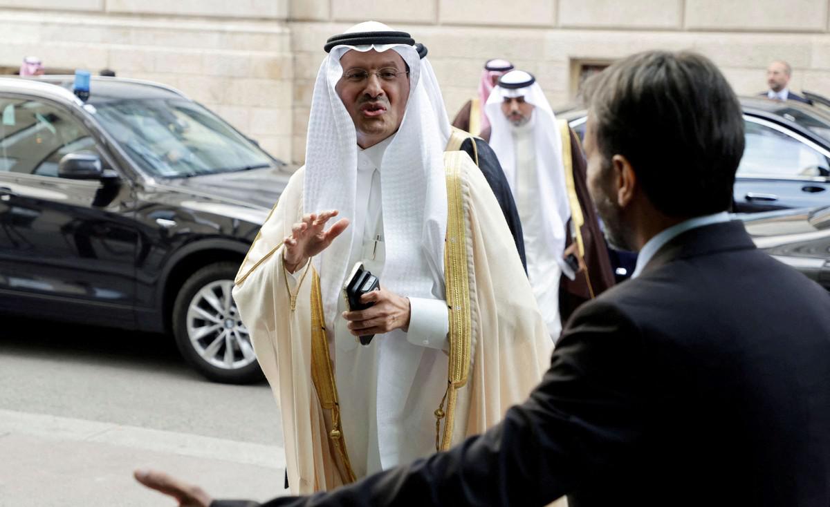 السعودية أكبر منتج للنفط أكدت استعدادها لتحمل تداعيات انخفاض الأسعار 
