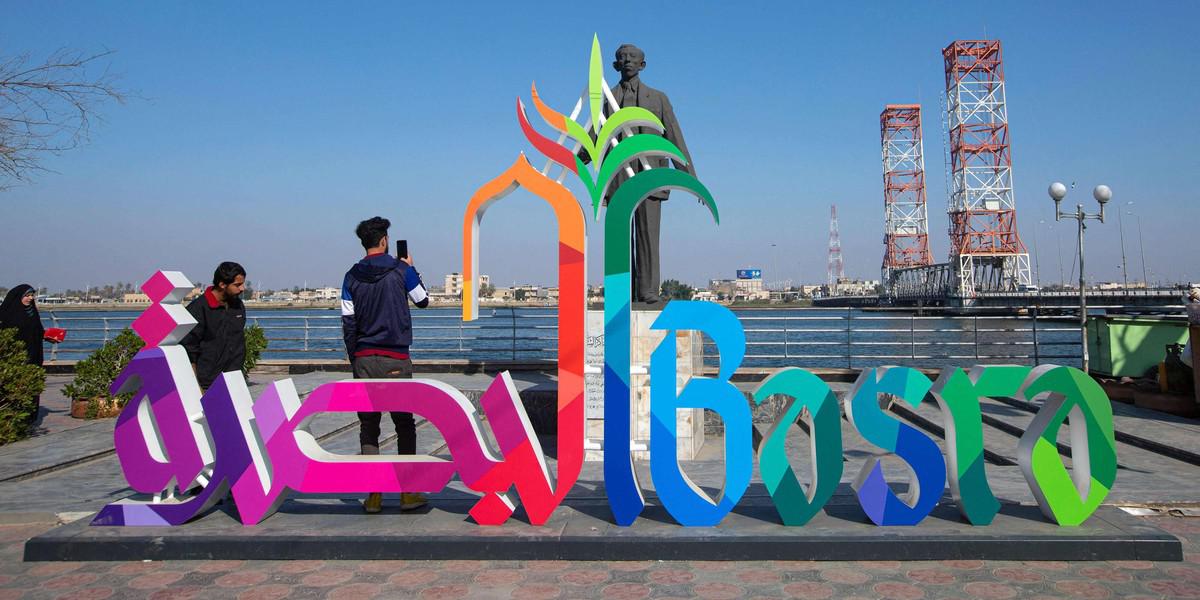 تمثال السياب