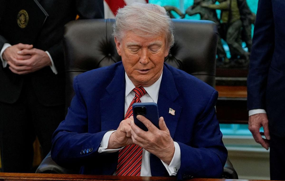 رئيس أميركي كلاسيكي جدَّاً بفمٍ غير تقليدي